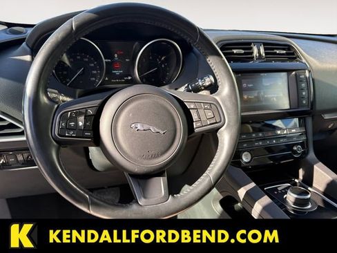 Used 2017 Jaguar F-PACE Premium image 12
