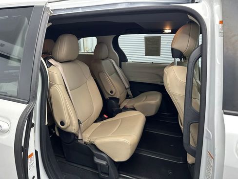 Used 2023 Toyota Sienna XLE FWD image 16