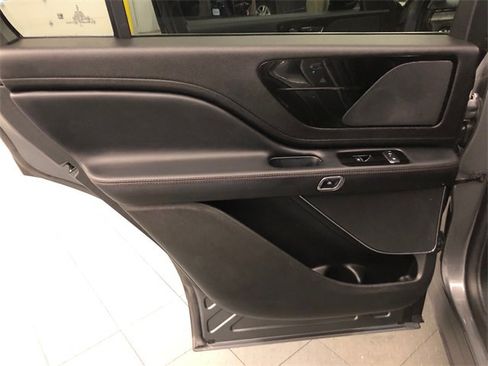 Used 2023 Lincoln Aviator AWD w/ Premium Package image 30