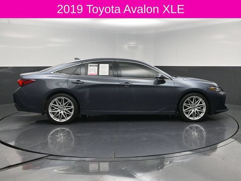 Used 2019 Toyota Avalon XLE w/ Moonroof Package FWD image 4