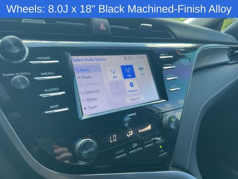 Used 2020 Toyota Camry SE FWD image 17