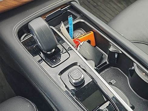 Used 2025 Volvo XC90 B6 Plus image 6