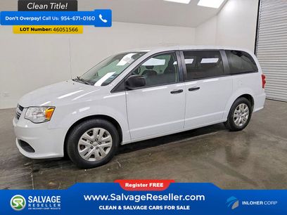 Used 2019 Dodge Grand Caravan SE w/ UConnect Hands-Free Group