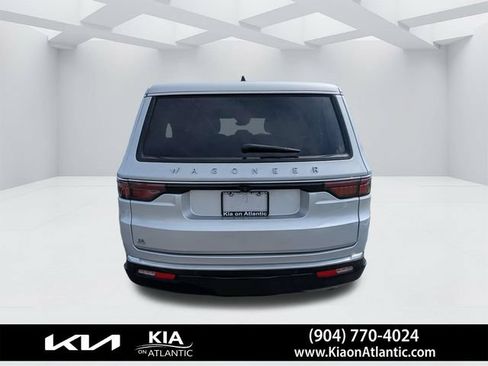 Used 2024 Jeep Wagoneer L 4WD image 4