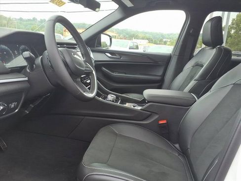 New 2025 Jeep Grand Cherokee L Altitude image 7