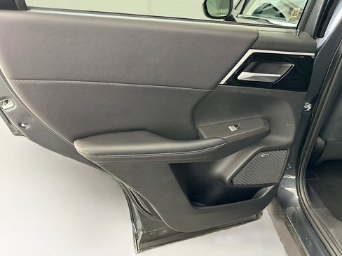 Used 2025 Mitsubishi Outlander SE image 27