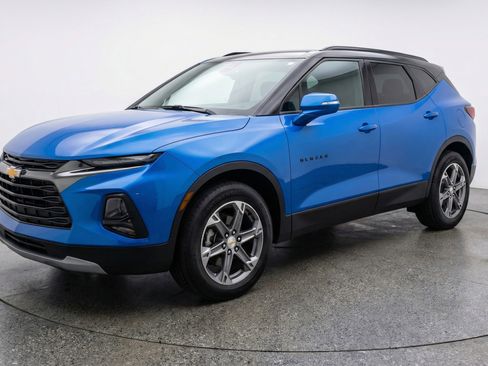 Used 2025 Chevrolet Blazer LT image 3