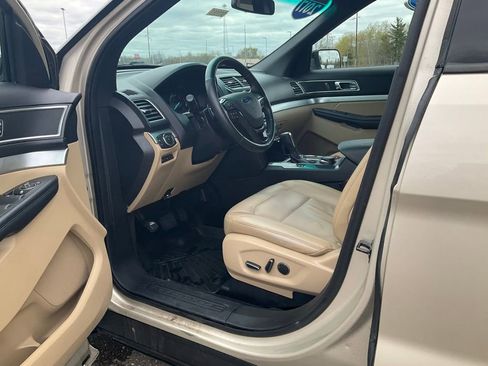 Used 2017 Ford Explorer XLT w/ Equipment Group 202A AWD/4WD image 20