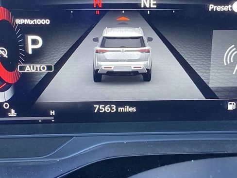 Used 2024 Nissan Pathfinder Platinum image 6