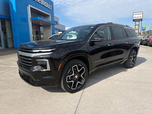 New 2026 Chevrolet Traverse High Country w/ LPO, Floor Liner Package AWD/4WD image 1
