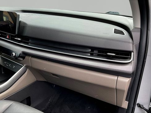 Certified 2025 Kia Carnival EX FWD image 24