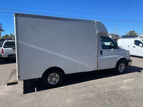 Used 2020 Chevrolet Express 3500 w/ Power Convenience Package image 9
