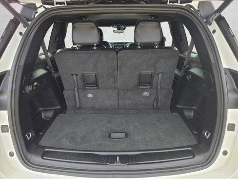 Used 2023 Jeep Grand Cherokee L Laredo image 3