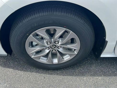 New 2026 Toyota Sienna XLE image 36