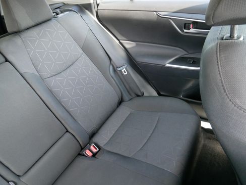 Used 2025 Toyota RAV4 XLE AWD/4WD image 14