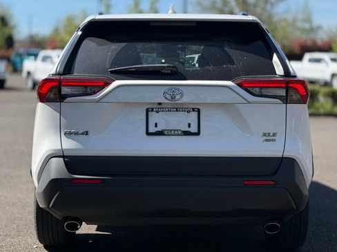 Used 2023 Toyota RAV4 XLE w/ Convenience Package image 4