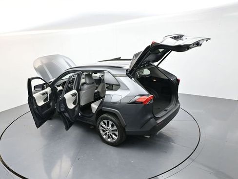 Used 2020 Toyota RAV4 XLE Premium image 39