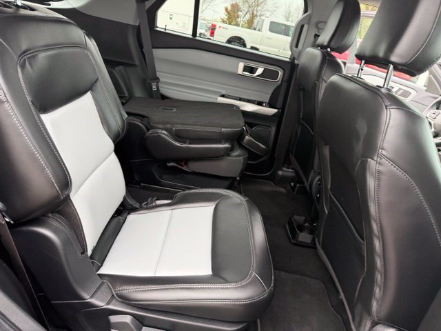 Used 2024 Ford Explorer XLT w/ Equipment Group 202A AWD/4WD image 35