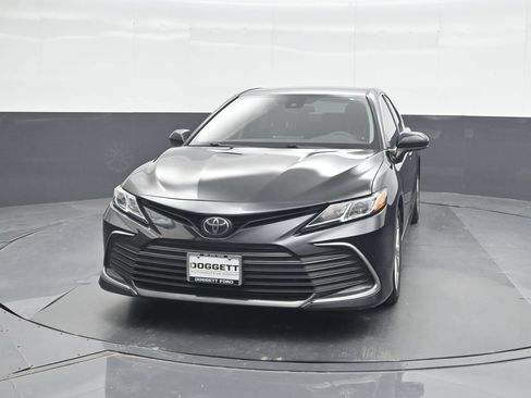 Used 2023 Toyota Camry LE FWD image 5
