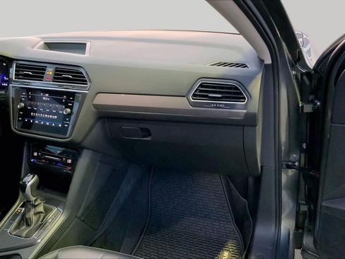 Used 2024 Volkswagen Tiguan SE FWD image 18