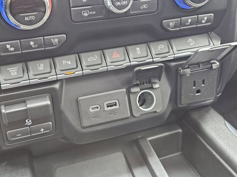 Used 2020 GMC Sierra 2500 AT4 w/ AT4 Premium Package AWD/4WD image 19