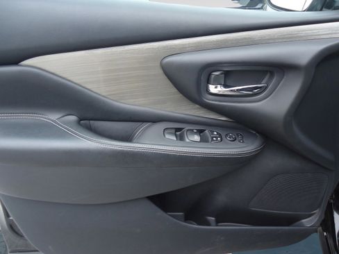 Used 2018 Nissan Murano SV w/ Premium Package image 24