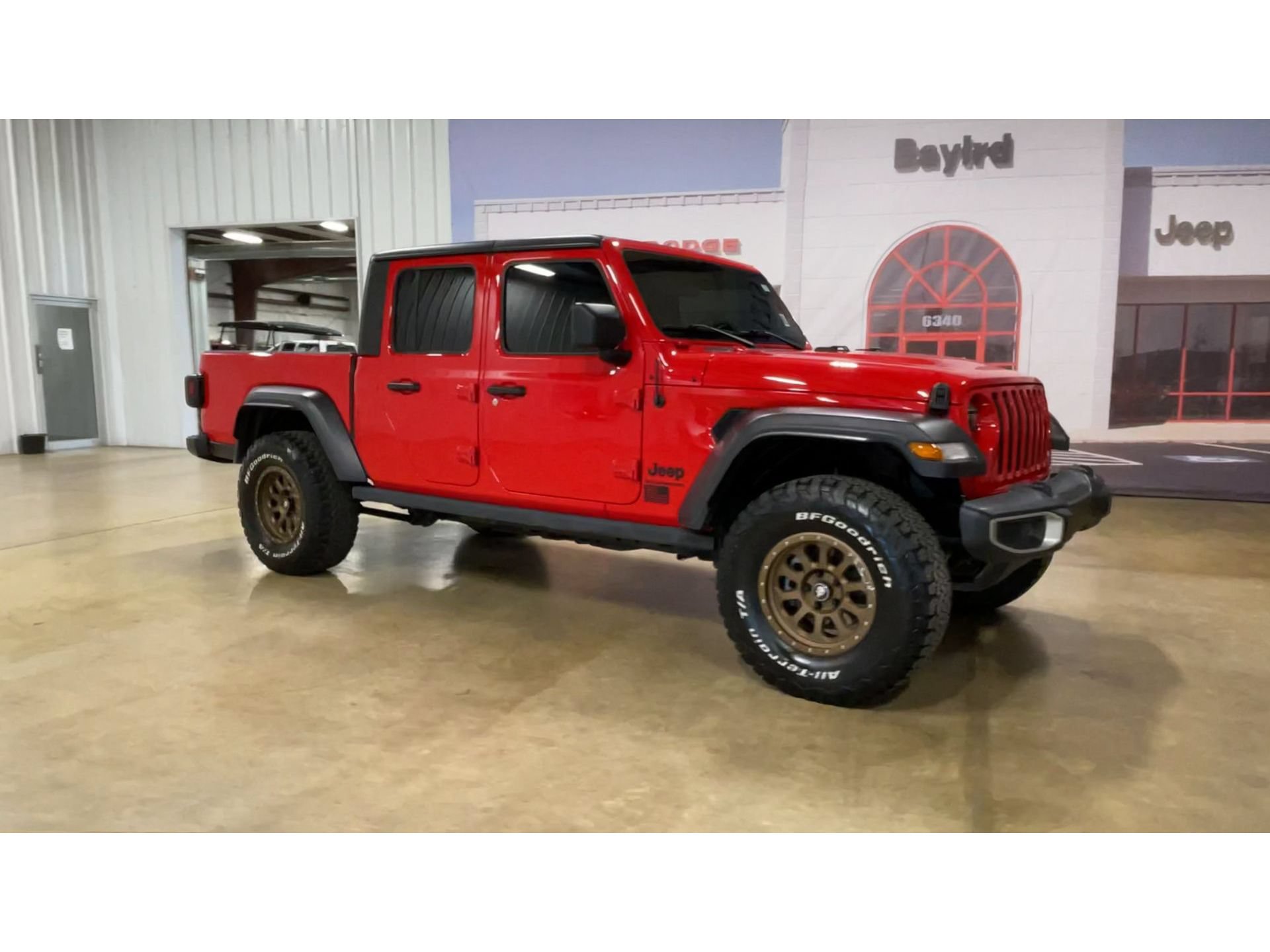Used 2023 Jeep Gladiator Sport AWD/4WD image 2