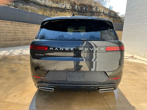 Used 2025 Land Rover Range Rover Sport AWD/4WD image 4