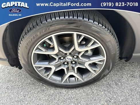 Used 2025 Ford Explorer Platinum w/ Ultimate Package AWD/4WD image 13