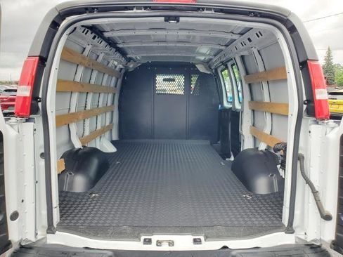 Used 2023 GMC Savana 2500 w/ Driver Convenience Package image 16