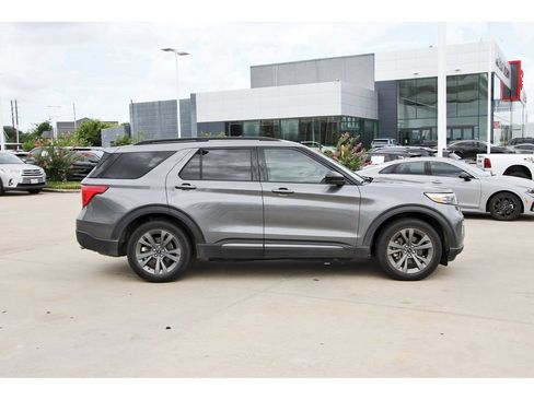 Used 2022 Ford Explorer XLT w/ Equipment Group 202A RWD image 6