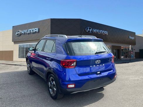 Certified 2025 Hyundai Venue SEL FWD image 5