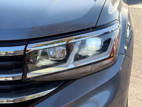 Used 2022 Volkswagen Atlas SEL AWD/4WD image 11