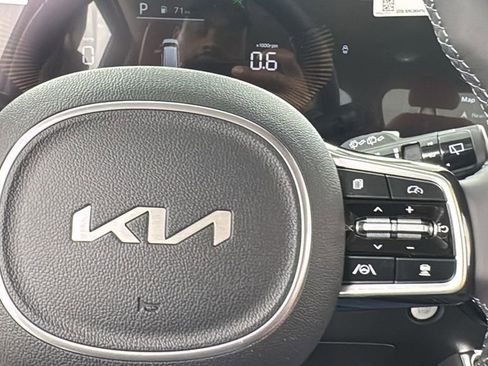 New 2026 Kia Carnival EX image 24