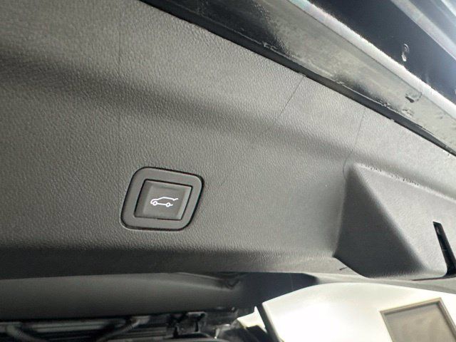 Used 2025 GMC Yukon XL Denali w/ Denali Reserve Package AWD/4WD image 16
