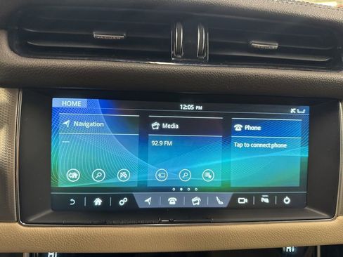 Used 2020 Jaguar XF Premium image 19