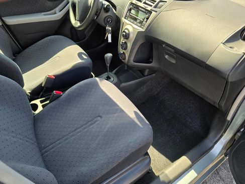 Used 2009 Toyota Yaris 4-Door Hatchback image 25