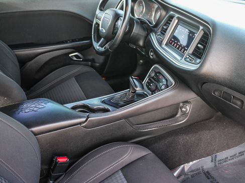 Used 2019 Dodge Challenger SXT image 17