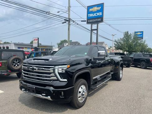 Used 2026 Chevrolet Silverado 3500 High Country w/ High Country Premium Package AWD/4WD image 2