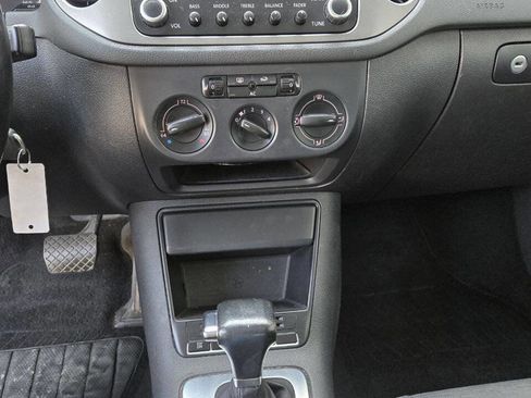 Used 2009 Volkswagen Tiguan S image 16