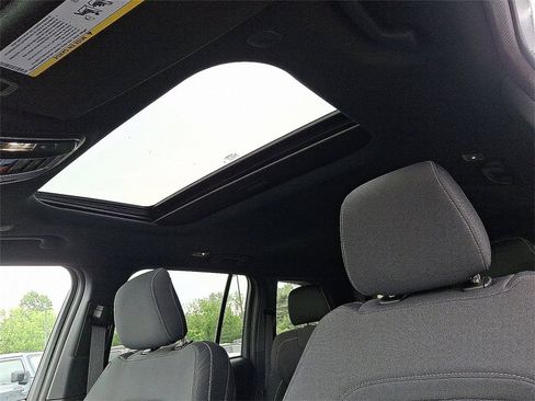 New 2025 Jeep Grand Cherokee Laredo X w/ Luxury Tech Group I image 11