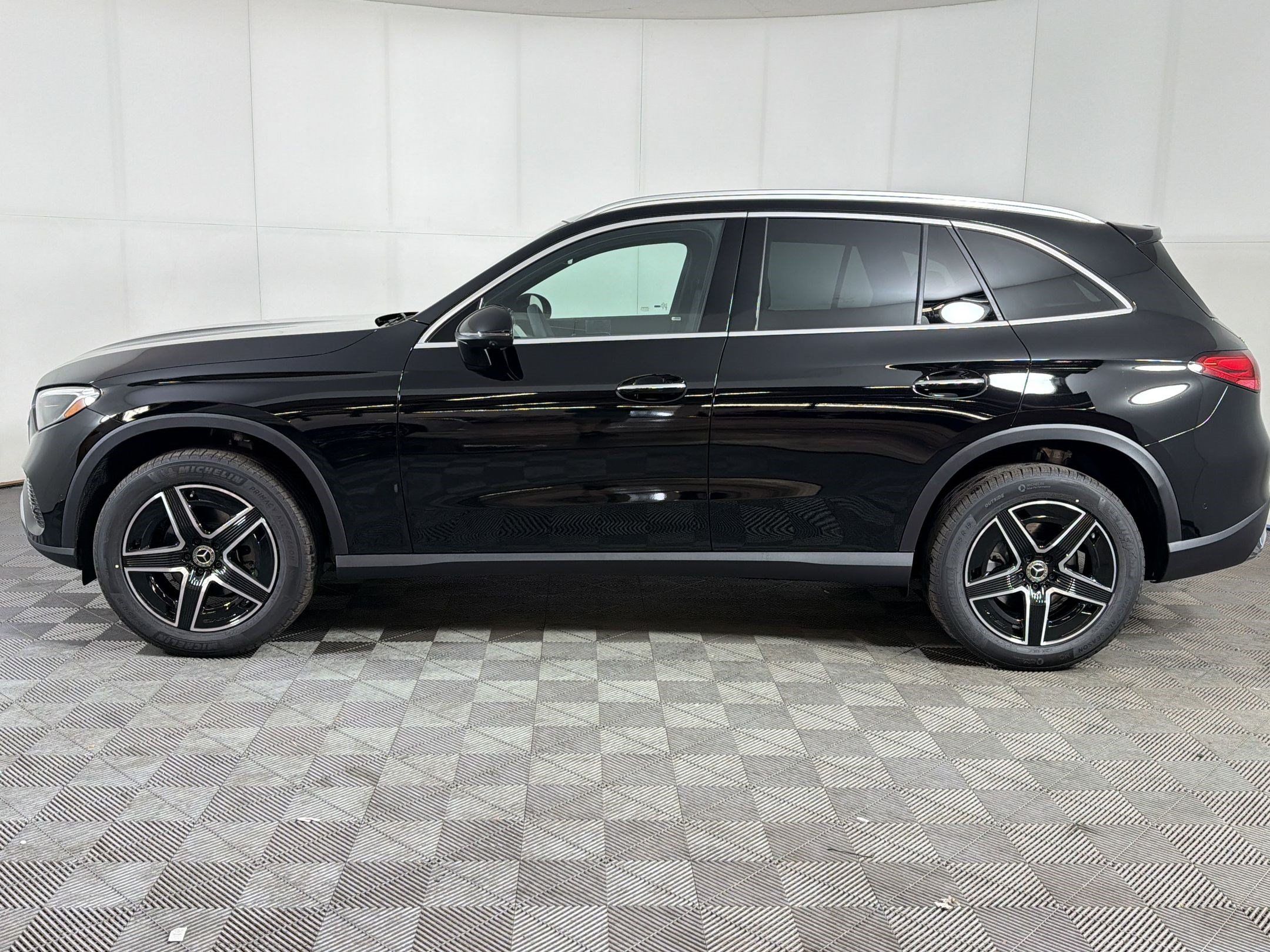 Used 2026 Mercedes-Benz GLC 300 4MATIC image 2