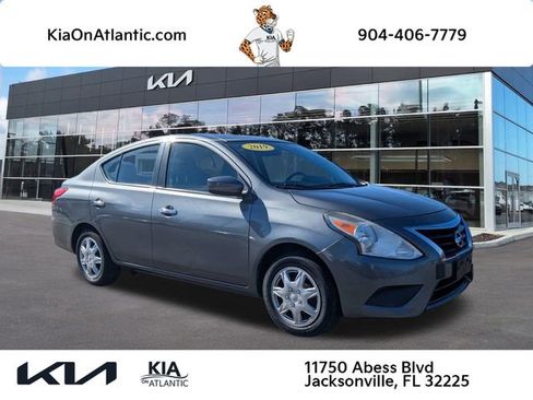 Used 2019 Nissan Versa SV image 1