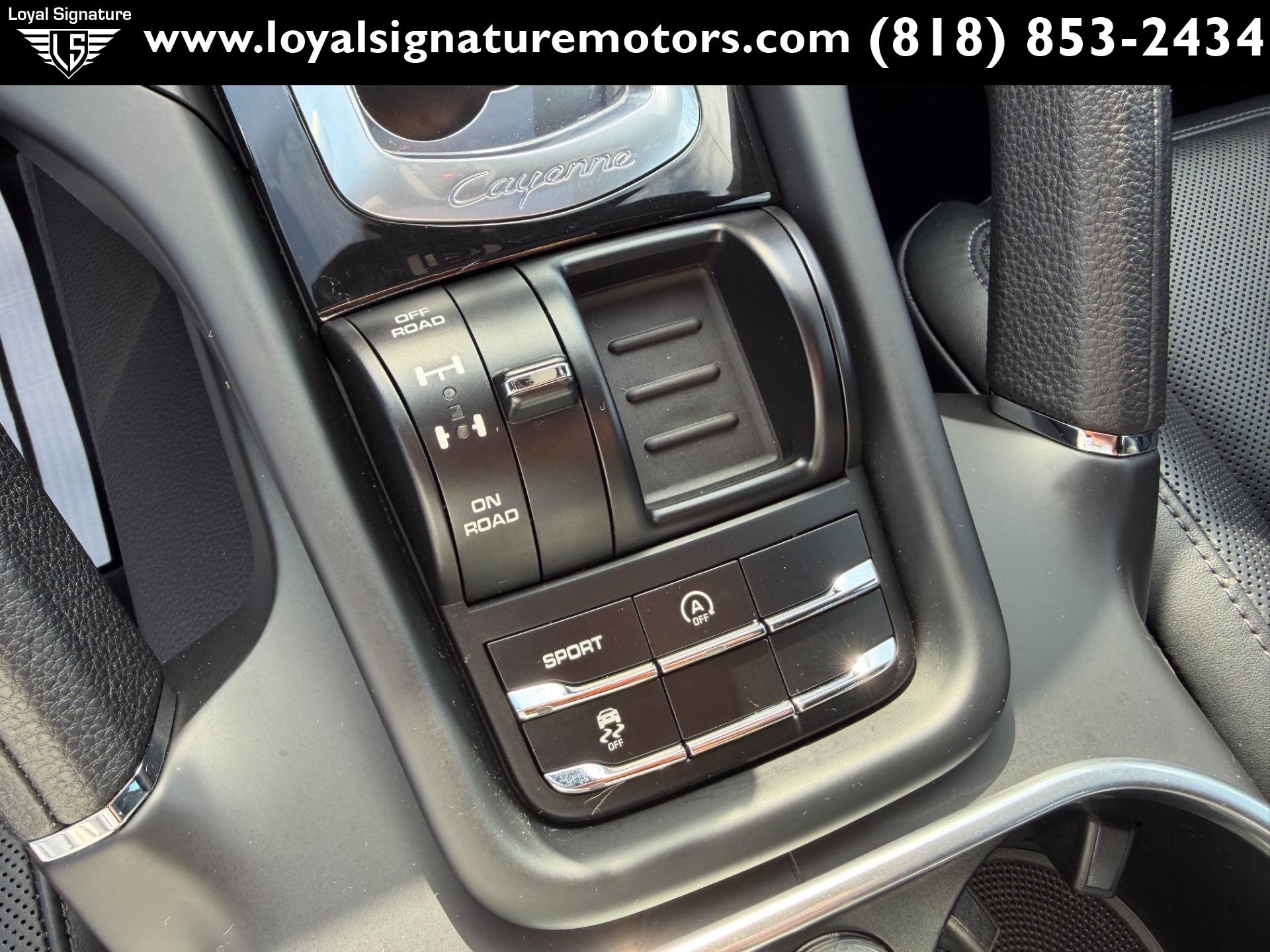 Used 2014 Porsche Cayenne Platinum Edition AWD/4WD image 27