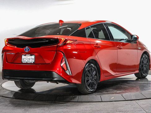 Certified 2017 Toyota Prius Prime Advanced w/ Carpet Mat Package FWD image 4