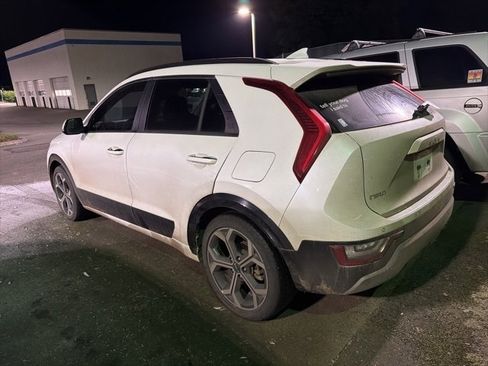 Used 2023 Kia Niro SX Touring image 5