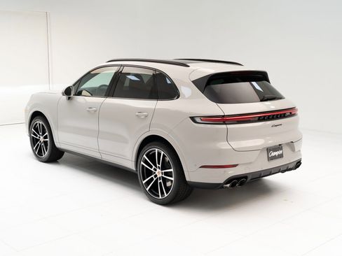 New 2025 Porsche Cayenne image 3