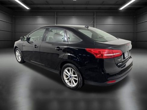 Used 2018 Ford Focus SE w/ Cold Weather Package image 4