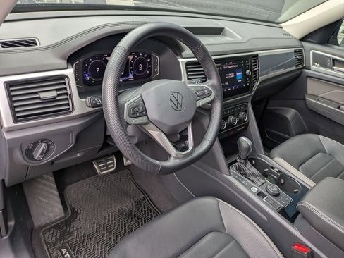 Used 2022 Volkswagen Atlas SEL Premium image 11