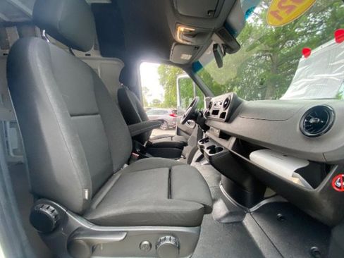 Used 2021 Mercedes-Benz Sprinter 2500 w/ Driver Convenience Package image 30